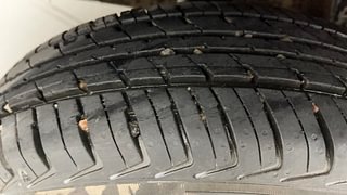 Used 2018 Renault Kwid [2015-2019] 1.0 RXT AMT Opt Petrol Automatic tyres RIGHT REAR TYRE TREAD VIEW