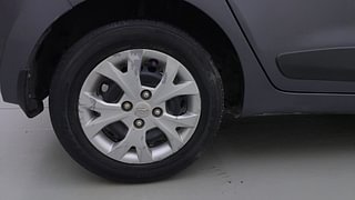 Used 2016 Hyundai Grand i10 [2013-2017] Sportz 1.1 CRDi Diesel Manual tyres RIGHT REAR TYRE RIM VIEW