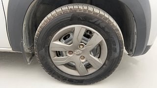 Used 2017 Renault Kwid [2015-2019] 1.0 RXT AMT Petrol Automatic tyres RIGHT FRONT TYRE RIM VIEW