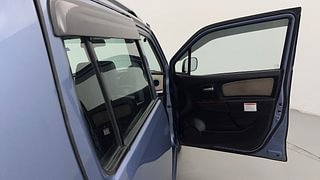 Used 2017 Maruti Suzuki Wagon R 1.0 [2013-2019] LXi CNG Petrol+cng Manual interior RIGHT FRONT DOOR OPEN VIEW