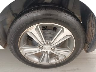 Used 2019 Hyundai Verna [2017-2020] 1.6 VTVT SX Petrol Manual tyres LEFT REAR TYRE RIM VIEW
