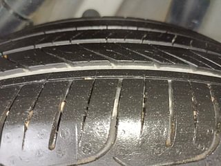 Used 2019 Hyundai Verna [2017-2020] 1.6 VTVT SX Petrol Manual tyres LEFT REAR TYRE TREAD VIEW