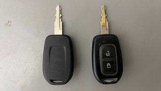 Used 2017 Renault Kwid [2015-2019] 1.0 RXT AMT Petrol Automatic extra CAR KEY VIEW