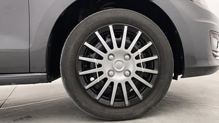 Used 2017 volkswagen Vento 1.5L Comfortline Diesel AT Diesel Automatic tyres RIGHT FRONT TYRE RIM VIEW