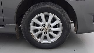 Used 2012 Toyota Innova 2.5 VX 7 STR Diesel Manual tyres RIGHT FRONT TYRE RIM VIEW