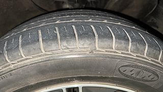 Used 2018 Hyundai Creta [2015-2018] 1.6 SX Plus Auto Petrol Petrol Automatic tyres RIGHT FRONT TYRE TREAD VIEW