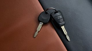 Used 2018 Hyundai Xcent [2017-2019] S AT Petrol Petrol Automatic extra CAR KEY VIEW