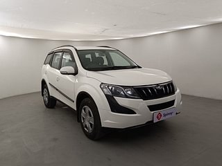 Used 2018 Mahindra XUV500 [2015-2018] W6 Diesel Manual exterior RIGHT FRONT CORNER VIEW