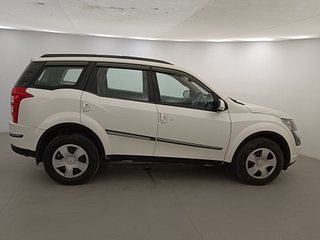 Used 2018 Mahindra XUV500 [2015-2018] W6 Diesel Manual exterior RIGHT SIDE VIEW