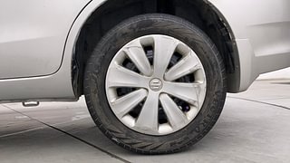 Used 2017 Maruti Suzuki Ertiga [2015-2018] VXI AT Petrol Automatic tyres LEFT REAR TYRE RIM VIEW