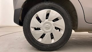 Used 2015 Maruti Suzuki Celerio ZXI AMT Petrol Automatic tyres RIGHT REAR TYRE RIM VIEW