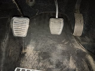 Used 2018 Mahindra XUV500 [2015-2018] W6 Diesel Manual interior PEDALS VIEW