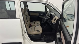 Used 2018 Maruti Suzuki Wagon R 1.0 [2010-2019] LXi Petrol Manual interior RIGHT SIDE FRONT DOOR CABIN VIEW