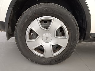 Used 2018 Mahindra XUV500 [2015-2018] W6 Diesel Manual tyres RIGHT REAR TYRE RIM VIEW