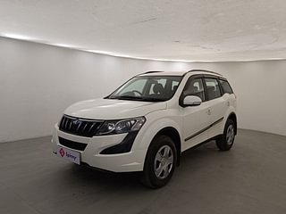 Used 2018 Mahindra XUV500 [2015-2018] W6 Diesel Manual exterior LEFT FRONT CORNER VIEW