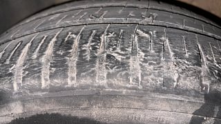 Used 2014 Ford Figo [2010-2015] Duratec Petrol EXI 1.2 Petrol Manual tyres RIGHT REAR TYRE TREAD VIEW