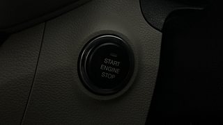 Used 2019 Mahindra XUV 300 W8 (O) Diesel Diesel Manual top_features Keyless start