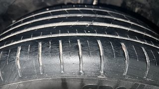 Used 2017 Maruti Suzuki Baleno [2015-2019] Zeta Petrol Petrol Manual tyres LEFT FRONT TYRE TREAD VIEW