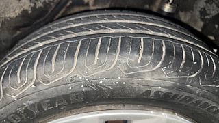 Used 2015 Honda Amaze [2013-2016] 1.2 S AT i-VTEC Petrol Automatic tyres LEFT REAR TYRE TREAD VIEW