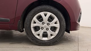 Used 2016 Hyundai Grand i10 [2013-2017] Sportz 1.1 CRDi Diesel Manual tyres RIGHT FRONT TYRE RIM VIEW