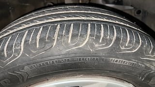 Used 2015 Honda Amaze [2013-2016] 1.2 S AT i-VTEC Petrol Automatic tyres RIGHT FRONT TYRE TREAD VIEW