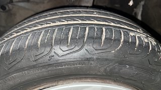 Used 2015 Honda Amaze [2013-2016] 1.2 S AT i-VTEC Petrol Automatic tyres LEFT FRONT TYRE TREAD VIEW