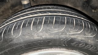 Used 2015 Honda Amaze [2013-2016] 1.2 S AT i-VTEC Petrol Automatic tyres RIGHT REAR TYRE TREAD VIEW