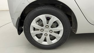 Used 2016 Hyundai Eon [2011-2018] Magna + Petrol Manual tyres RIGHT REAR TYRE RIM VIEW