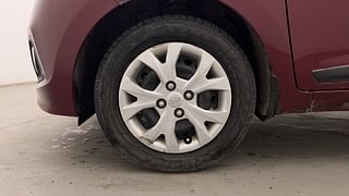 Used 2016 Hyundai Grand i10 [2013-2017] Sportz 1.1 CRDi Diesel Manual tyres LEFT FRONT TYRE RIM VIEW