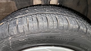 Used 2020 renault Kwid RXL 1.0 SCE Petrol Manual tyres RIGHT FRONT TYRE TREAD VIEW