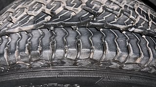 Used 2014 Renault Duster [2012-2015] 110 PS RxL Diesel Manual tyres RIGHT FRONT TYRE TREAD VIEW