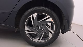 Used 2021 Hyundai New i20 Asta (O) 1.2 MT Petrol Manual tyres LEFT REAR TYRE RIM VIEW