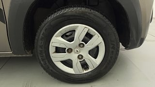 Used 2017 Renault Kwid [2015-2019] 1.0 RXT AMT Opt Petrol Automatic tyres RIGHT FRONT TYRE RIM VIEW