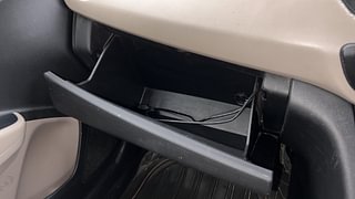 Used 2017 Hyundai Xcent [2017-2019] E+ CNG (Outside Fitted) Petrol+cng Manual top_features Glove box cooling