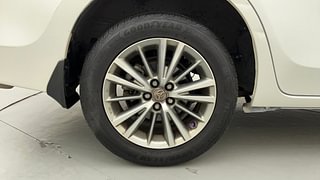 Used 2015 Toyota Corolla Altis [2014-2017] VL AT Petrol Petrol Automatic tyres RIGHT REAR TYRE RIM VIEW