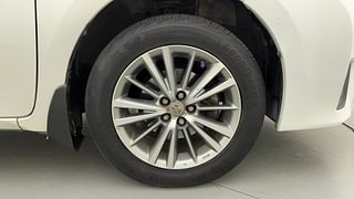 Used 2015 Toyota Corolla Altis [2014-2017] VL AT Petrol Petrol Automatic tyres RIGHT FRONT TYRE RIM VIEW