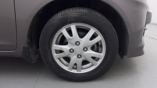 Used 2015 Honda Brio [2011-2016] VX AT Petrol Automatic tyres RIGHT FRONT TYRE RIM VIEW