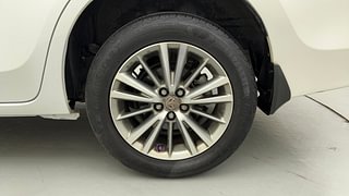 Used 2015 Toyota Corolla Altis [2014-2017] VL AT Petrol Petrol Automatic tyres LEFT REAR TYRE RIM VIEW