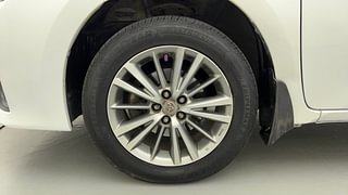 Used 2015 Toyota Corolla Altis [2014-2017] VL AT Petrol Petrol Automatic tyres LEFT FRONT TYRE RIM VIEW