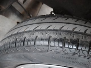 Used 2018 Renault Kwid [2017-2019] RXT 1.0 SCE Special Petrol Manual tyres LEFT REAR TYRE TREAD VIEW