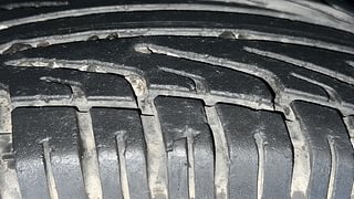 Used 2016 Maruti Suzuki S-Cross [2015-2017] Zeta 1.3 Diesel Manual tyres RIGHT REAR TYRE TREAD VIEW