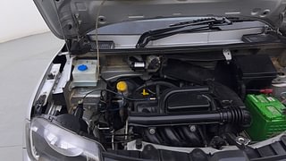 Used 2018 Renault Kwid [2015-2019] RXT Petrol Manual engine ENGINE RIGHT SIDE HINGE & APRON VIEW
