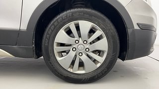 Used 2016 Maruti Suzuki S-Cross [2015-2017] Zeta 1.3 Diesel Manual tyres RIGHT FRONT TYRE RIM VIEW