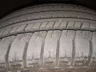 Used 2014 Toyota Innova [2013-2016] 2.5 VX 7 STR Diesel Manual tyres LEFT FRONT TYRE TREAD VIEW