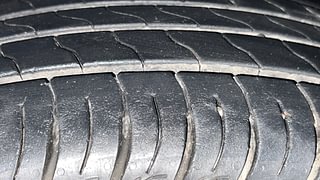 Used 2016 Maruti Suzuki S-Cross [2015-2017] Zeta 1.3 Diesel Manual tyres RIGHT FRONT TYRE TREAD VIEW