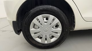 Used 2015 Maruti Suzuki Swift [2014-2017] LXI (O) Petrol Manual tyres RIGHT REAR TYRE RIM VIEW