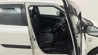 Used 2015 Maruti Suzuki Swift [2014-2017] LXI (O) Petrol Manual interior RIGHT SIDE FRONT DOOR CABIN VIEW