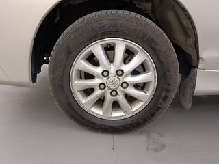 Used 2014 Toyota Innova [2013-2016] 2.5 VX 7 STR Diesel Manual tyres LEFT FRONT TYRE RIM VIEW