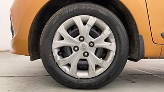 Used 2016 Hyundai Grand i10 [2013-2017] Sportz 1.2 Kappa VTVT Petrol Manual tyres LEFT FRONT TYRE RIM VIEW