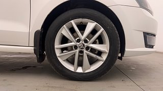 Used 2018 Skoda Rapid new [2016-2020] Style TDI AT Diesel Automatic tyres RIGHT FRONT TYRE RIM VIEW
